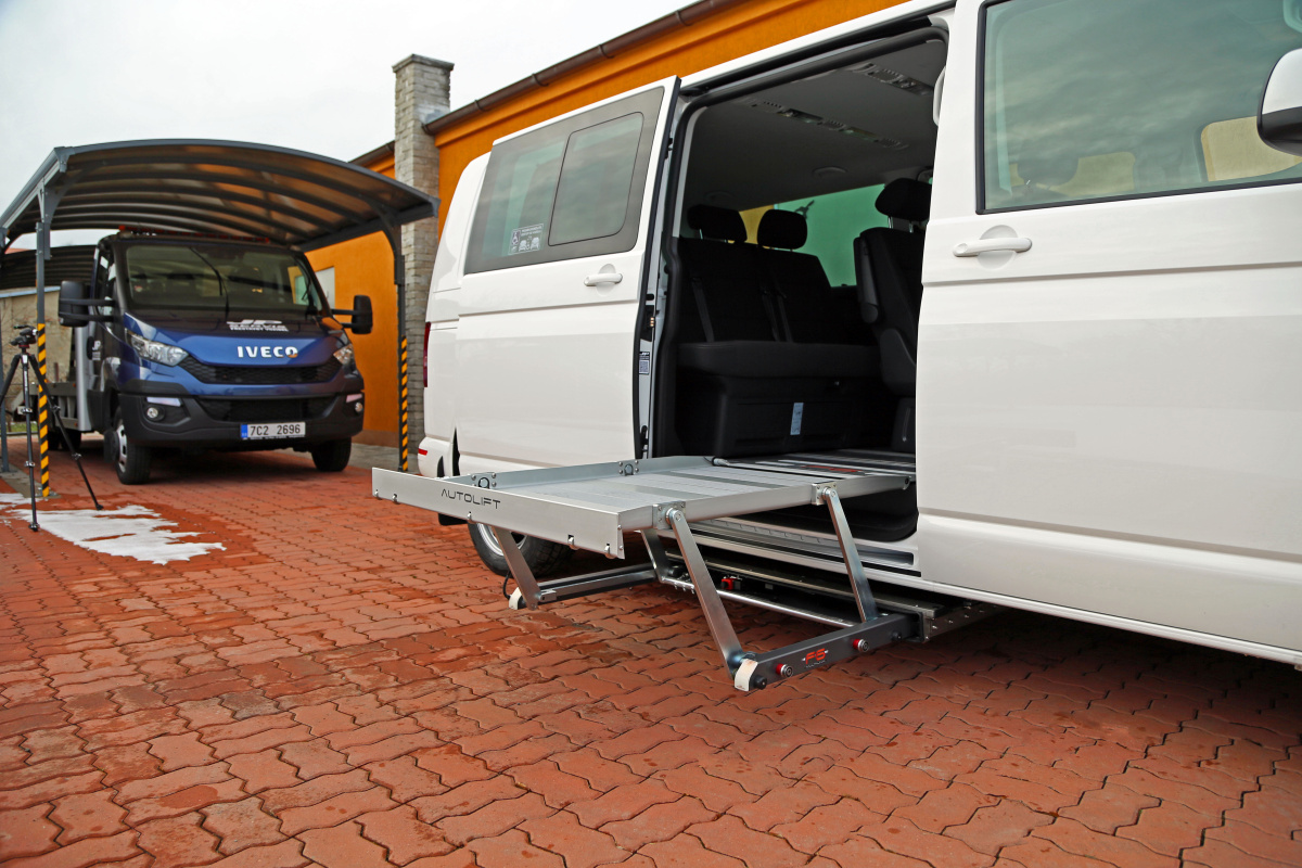 Elektrohydraul. plošina - F6, F900 ve voze VW Multivan