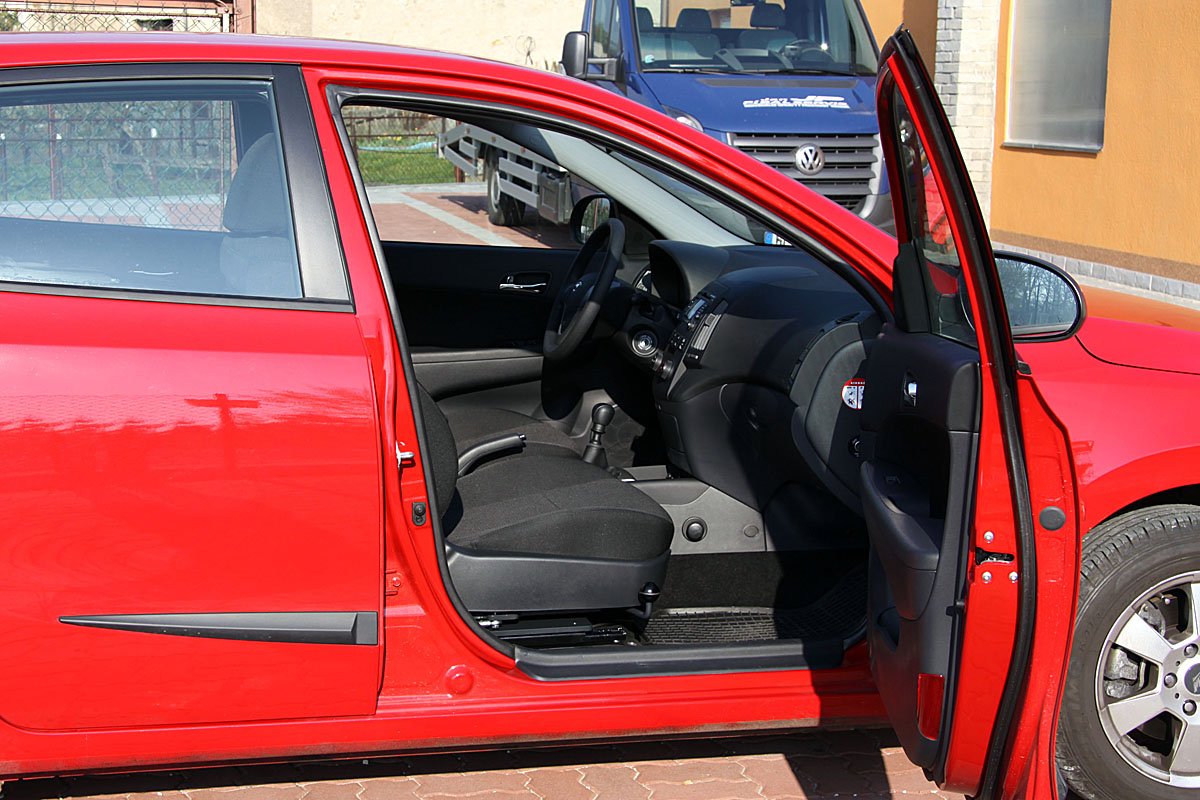 Mechanicky otočná a výsuvná sedačka ve voze HYUNDAI i30