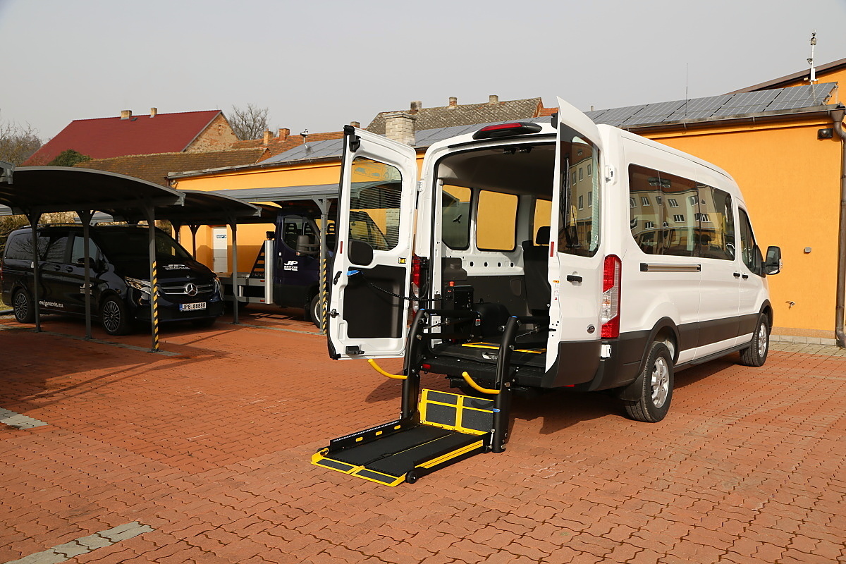 Elektrohydraulická plošina - Q-SERIES ve voze FORD Transit