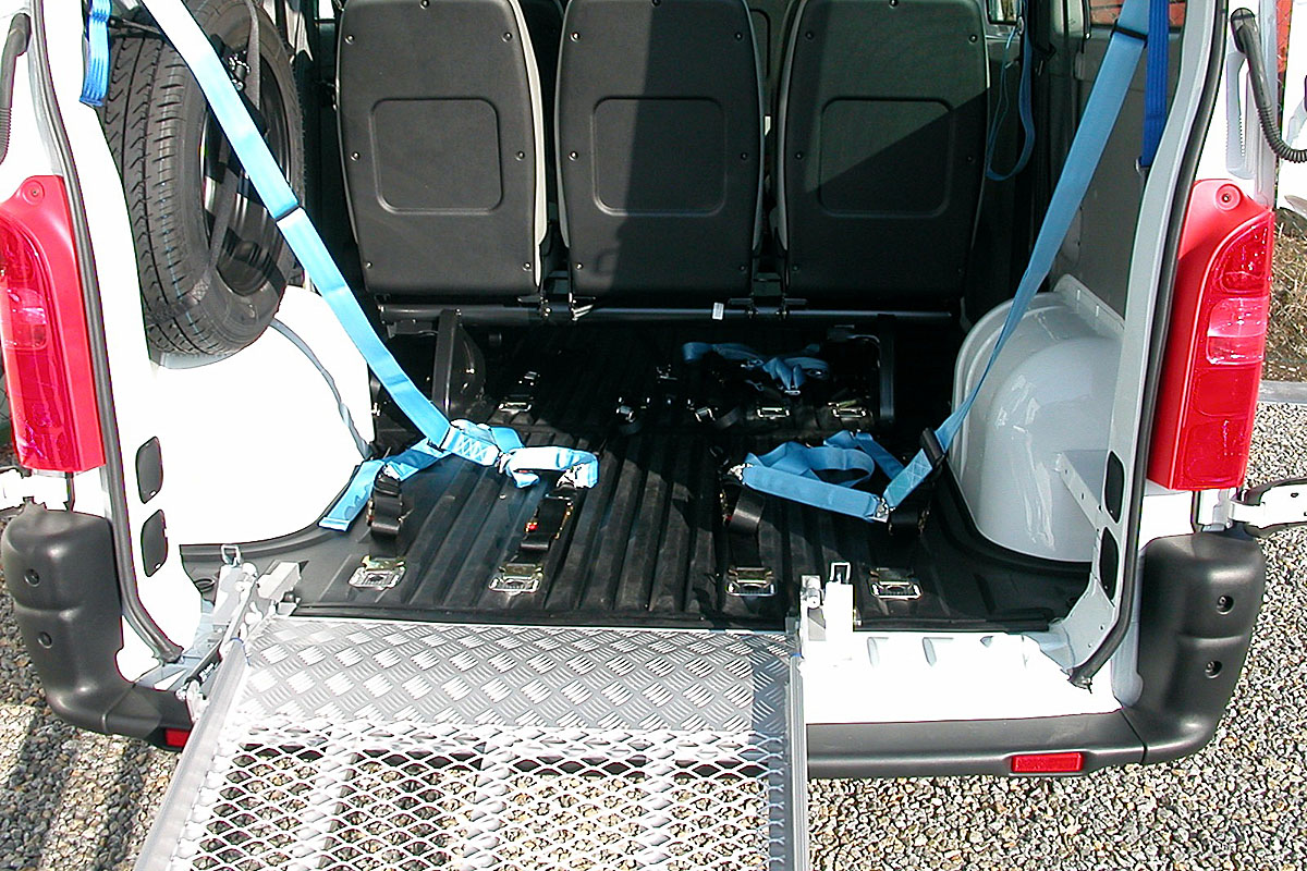 Kotvící zařízení invalidního vozíku - ráčnové ve voze OPEL Movano