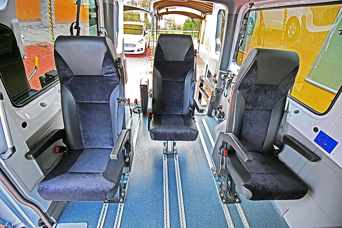 Multifunkční sedadlo s integ. bezpeč. pásem ve voze MB Sprinter