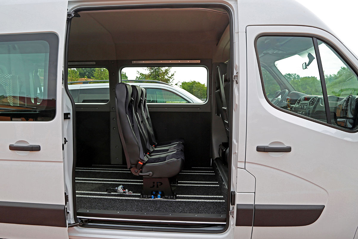 Multifunkční sedadlo s integ. bezpeč. pásem ve voze OPEL Movano